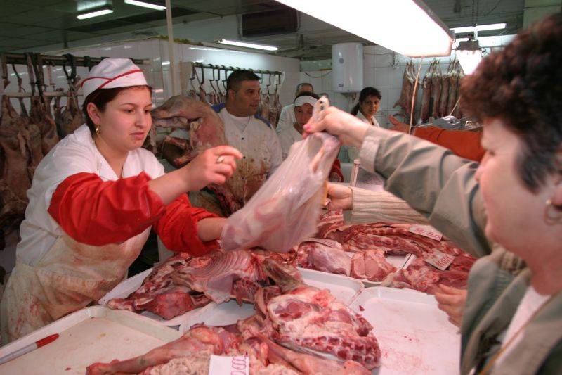 Ciobanii vând carnea de miel cu 22-25 de lei ... - Economica.net