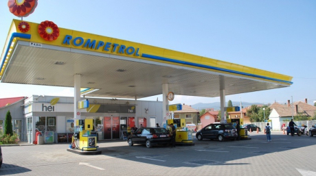 Pahar Rompetrol Rompetrol a luat un împrumut de 200 de milioane de dolari de la băncile ...
