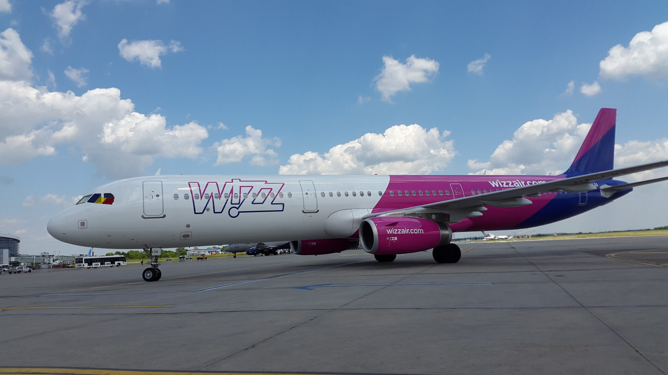 Cum arată cel mai nou avion de la Wizz Air care va zbura de la Bucureşti