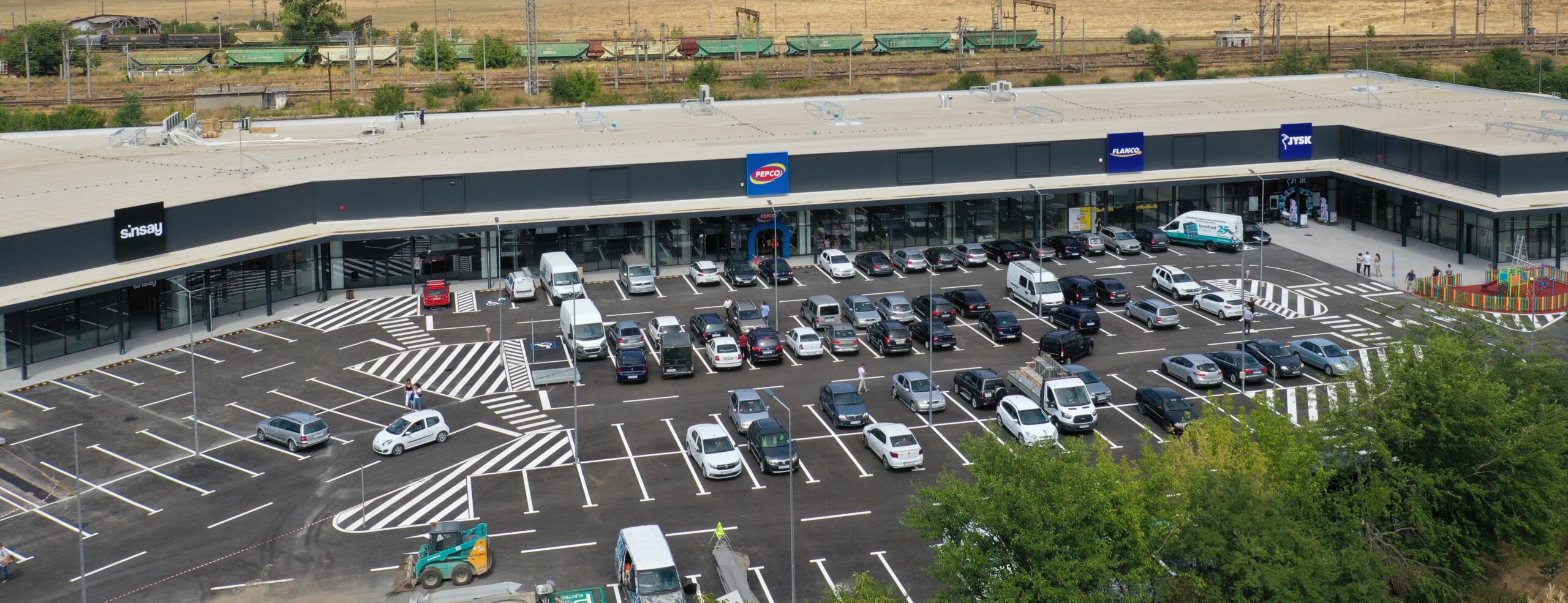 Cushman & Wakefield Echinox preia administrarea a două parcuri de retail construite de Scallier