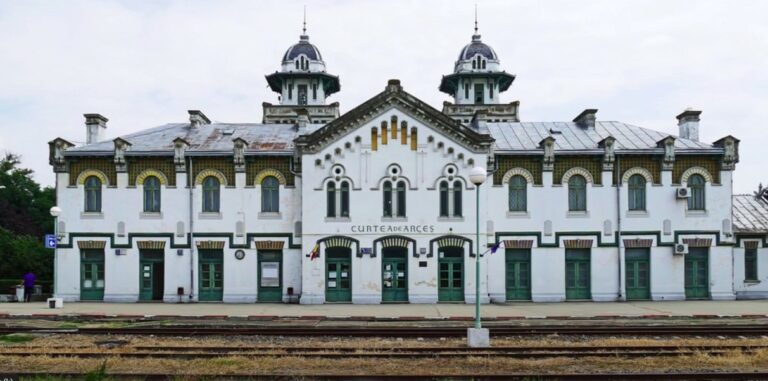 gara curtea de arges