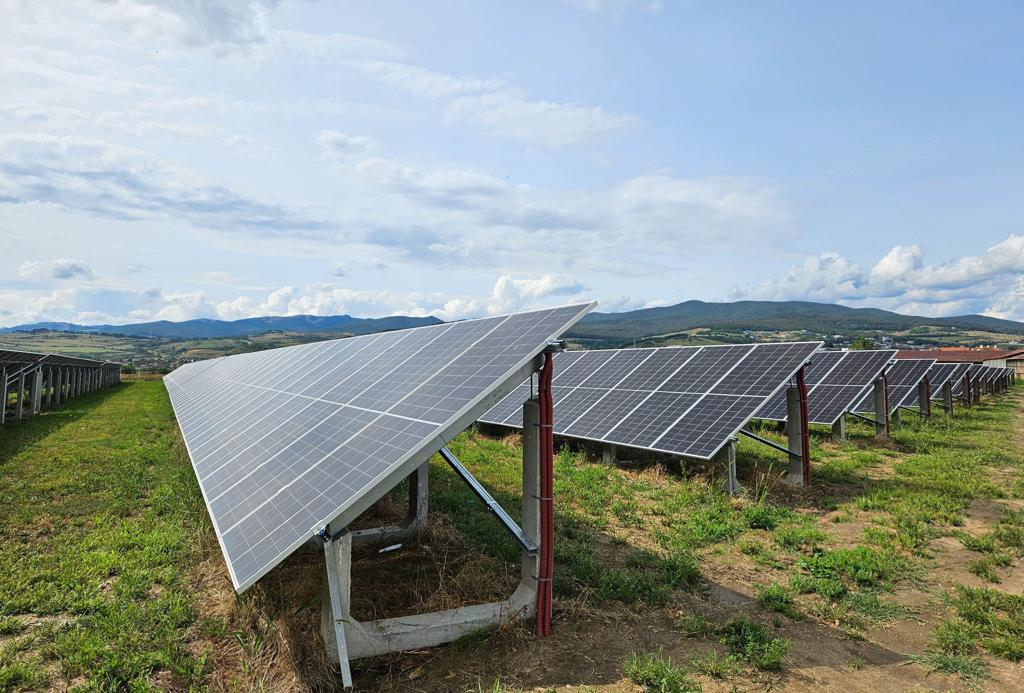 Economica.net – Interes mare la licitația pentru construirea și operarea parcurilor fotovoltaice din Oltenia ale Petrom și CEO. Nume mari din România și din lume, interesate de contractul de 374 mil. euro