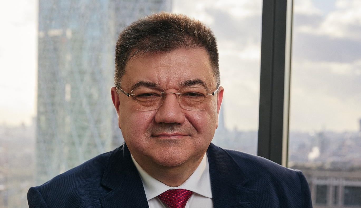 Adopția vehiculelor electrice o ia pe un drum ocolit