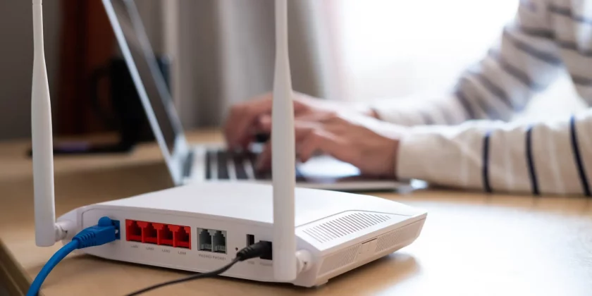 S-a scumpit sau nu internetul în România? Cum au ajustat Digi, Orange și Vodafone prețul abonamentelor în ultimii ani  