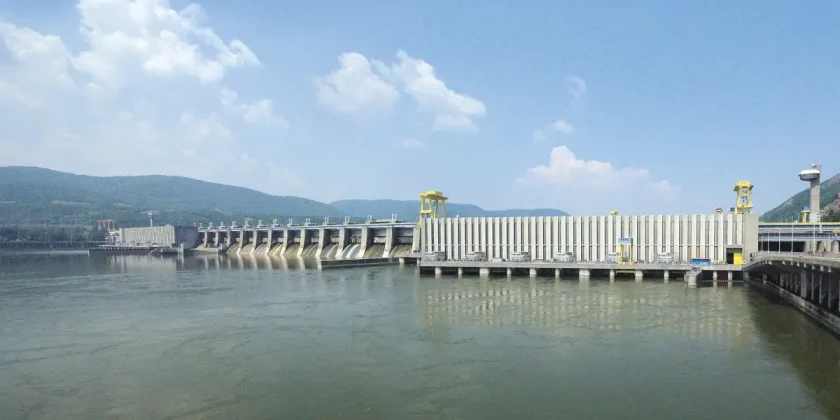 În sfârșit, Hidroelectrica  a “turat” turbinele. Hidrocentralele asigură acum 40% din toată producția națională de energie electrică  