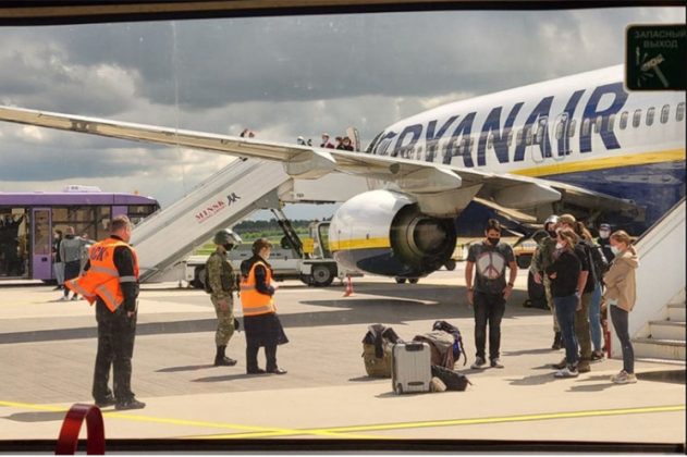 Cum obțin companiile low-cost din Europa bani mulți de pe urma bagajelor celor transportați