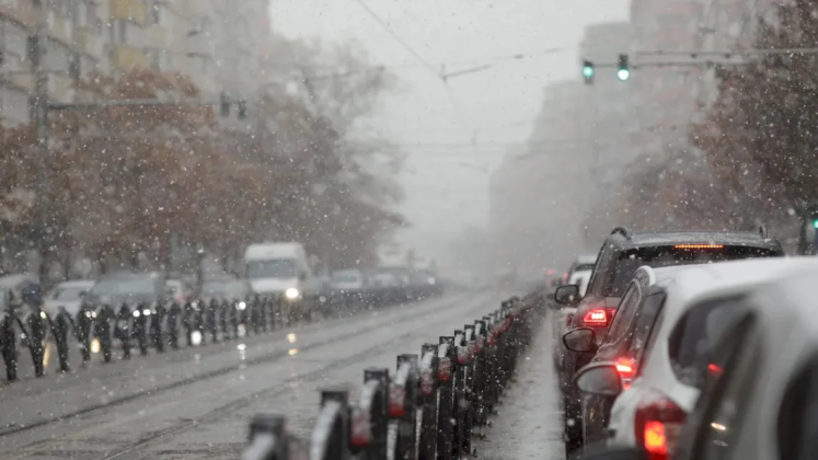 Vin zile cu temperaturi scăzute, până aproape de sfârşitul lunii ianuarie. Două săptămâni de precipitaţii abundente – prognoză ANM