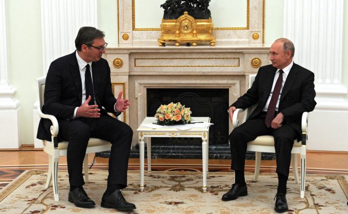 Serbia vrea să accelereze candidatura de aderare la UE, dar recenta vizită a lui Aleksandar Vucici la Moscova spune contrariul