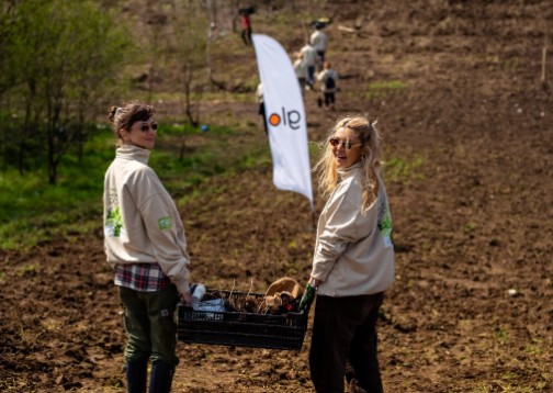 Promisiunea glo prinde rădăcini cu fiecare copac plantat! Peste 23.000 de copaci plantați în județele Buzău și Călărași, în cadrul campaniei „Reciclăm &amp; Plantăm Împreună!”