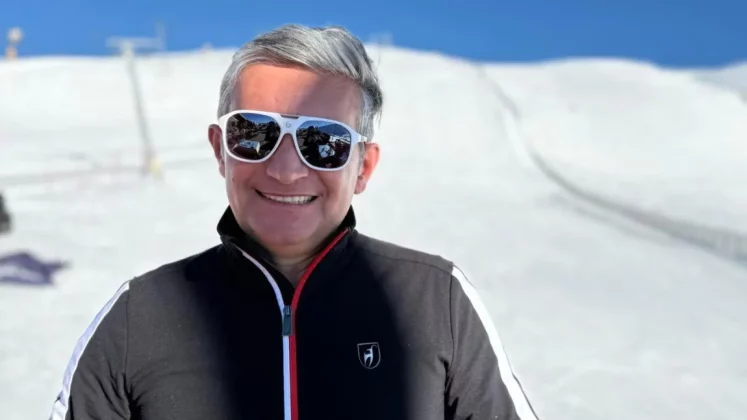 Primarul orașului Sinaia Vlad Oprea și prefectul de Prahova, Daniel Nicodim, au fost convocați de Parchet la audieri. Un dosar a fost deschis pentru că prefectul nu l-a eliberat pe primar din funcția deținută