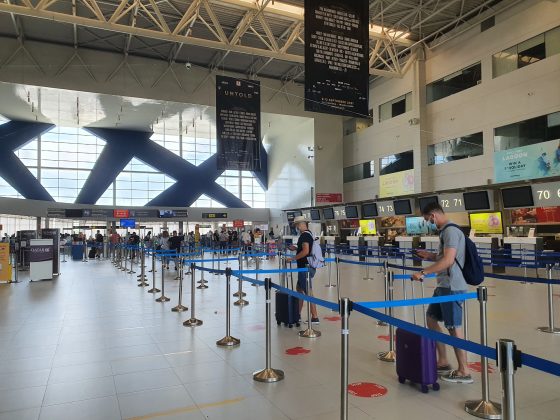 Fără bani cash pe Otopeni. Serviciile de pe aeroport care se vor putea plăti doar cu cardul