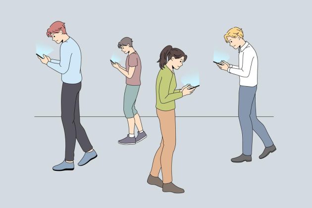 De la apel la scroll pe internet. Câte ore mai vorbesc românii la telefon și pe ce rețele