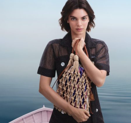 Marja de profit a Prada, afectată de achiziţionarea Versace pentru 1,3 miliarde de euro