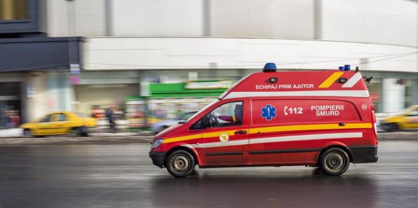 Explozie urmată de incendiu, într-un bloc din Focşani