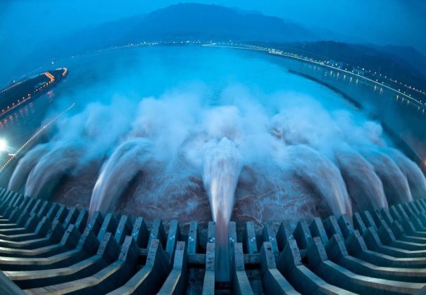 Grafic detaliat al producției și consumului de energie electrică în România, evidențiind creșterea export energie România cu 13,9% în T1 2026. | sursa foto: Economica