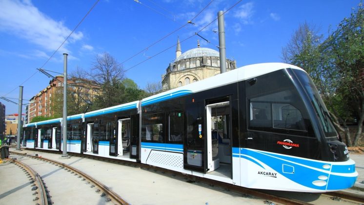 Bucureștiul pregătește achiziția a 100 de troleibuze și 250 de tramvaie noi, finanțate din fonduri europene