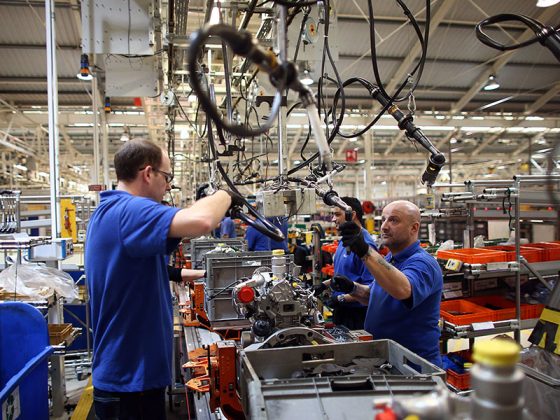 Indicele PMI pentru sectorul manufacturier din România al BCR a continuat să scadă pe fondul diminuării numărului de comenzi noi