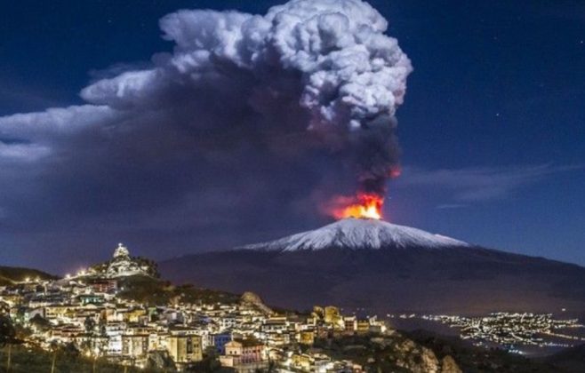 Restricții pe aeroportul din Catania, după noi erupții ale vulcanului Etna