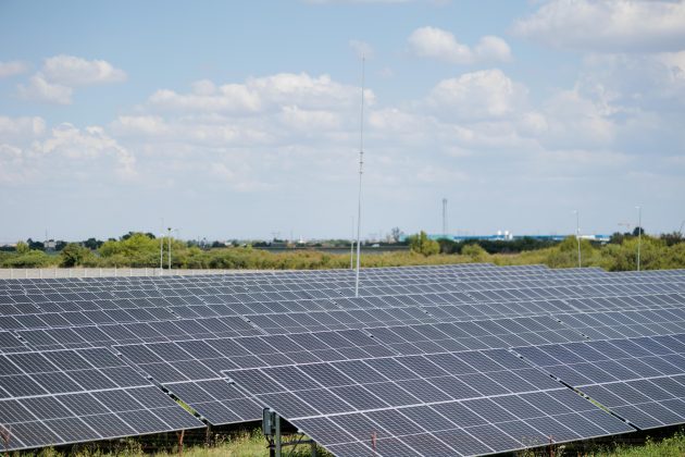 Apel disperat al primarului din Reșița, către ministrul Energiei: “Dați banii oamenilor!” Parcul fotovoltaic al orașului, care urma să primească bani de la Minister este 90% gata, dar statul tot nu plătește constructorul român