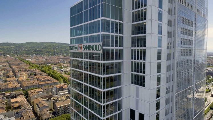 Intesa Sanpaolo raportează rezultate record pentru primul semestru și revizuiește în creștere estimările pentru 2026