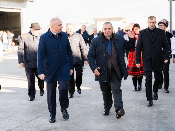 Bolojan, după vizita la Unicarm Satu Mare: Antreprenorii sunt coloana vertebrală a economiei româneşti