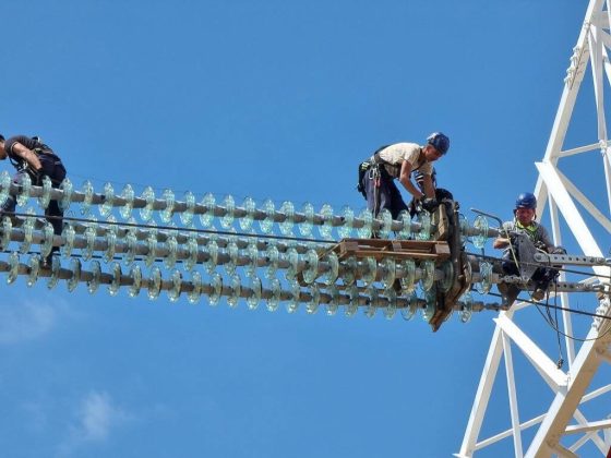 Se închide în sfârșit inelul de 400 kV? Electromontaj a câștigat licitația pentru linia electrică Suceava-Gădălin, proiect strategic pentru infrastructura energetică a României