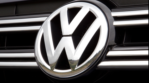 Volkswagen, în criză. Profitul gigantului s-a înjumătăţit din cauza taxelor vamale ale SUA şi a schimbării de strategie a Porsche