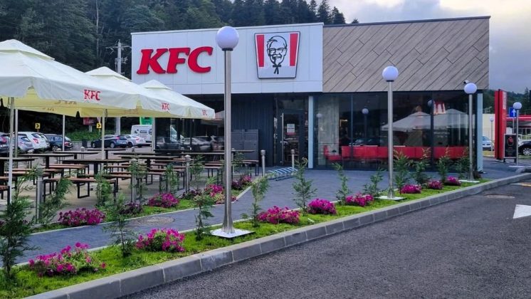 Profitul Sphera Franchise Group, operatorul lanțurilor KFC, Pizza Hut și Taco Bell, a scăzut cu peste 22% în primul semestru al anului. Vânzările au crescut ușor