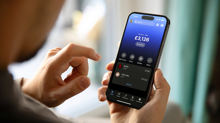 Revolut lansează o nouă funcție, pentru a proteja fondurile clienților în cazul furtului de telefon
