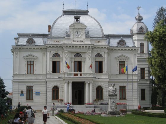 Primăria Târgovişte va fi restaurată, cu bani nerambursabili din Programul Național de Consolidare a Clădirilor