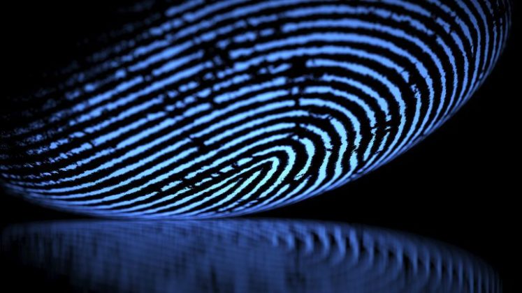 Decizie controversată a CJUE: Poliţia unui stat membru poate păstra datele biometrice şi genetice ale unui suspect de infracţiuni