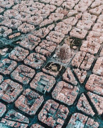 Barcelona dublează taxa turistică pentru a finanţa construcţia de locuinţe accesibile