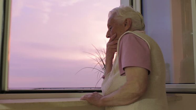 Iarna demografică din România – Populaţia îmbătrâneşte în ritm alert. Numărul persoanelor cu vârsta peste 65 de ani a depăşit cu 35,4% numărul copiilor sub 14 ani, în iulie 2025 (studiu NN)