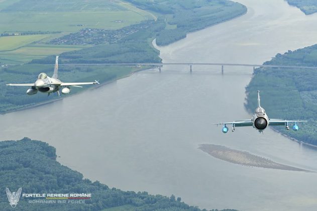 Alertă în România | VIDEO – Populaţia a fost evacuată în două localităţi din judeţul Tulcea după ce o dronă a lovit o navă încărcată cu GPL. Pericol de explozie