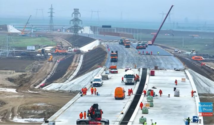 VIDEO Cum arată acum autostrada A7 Focșani-Bacău, lotul 1. Umbrărescu trage tare să deschidă traficul până la sfârșitul anului, înainte de termen