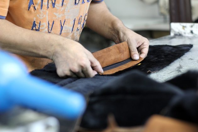 Nicușor Dan a semnat – Legea pentru protecţia consumatorului cu reguli noi la produsele cumpărate fizic, dar şi online. Ce spune ANPC