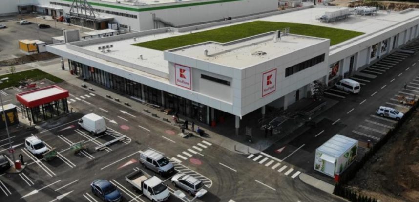 Anunț de la Kaufland pentru toți clienții care doresc să își lase mașinile 24/7 în parcările sale