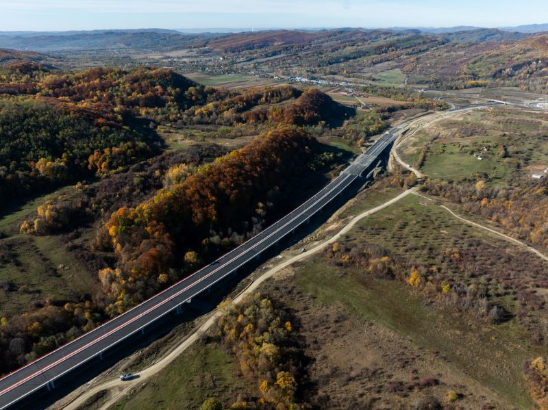 FOTO Autostrada A1 Sibiu - Pitești: Porr a finalizat 11 din cele 12 poduri ale secțiunii 4 - Economica.net