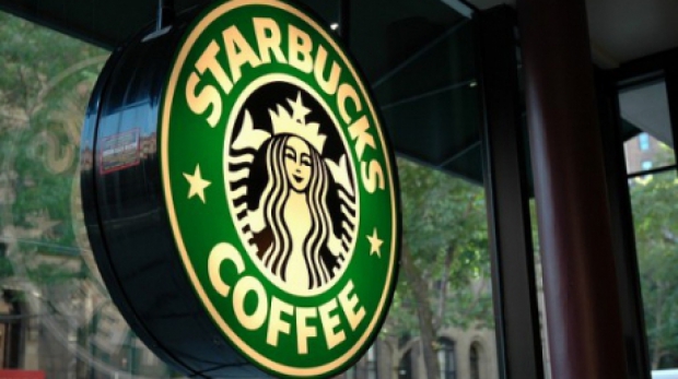 Bonusuri de 1.200 de dolari pentru angajaţii Starbucks din SUA pentru a fi mai rapizi şi prietenoşi