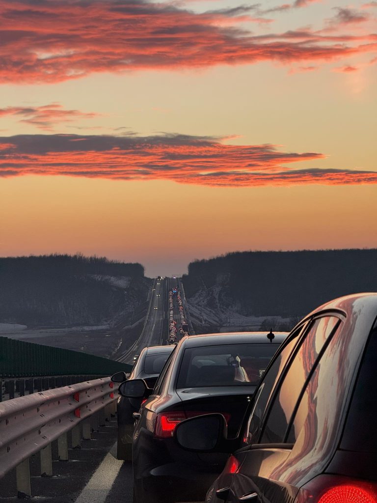 Update: Accident rutier în care sunt implicate 11 mașini în județul Olt, pe Drumul Expres Craiova - Pitești. IGSU a activat Planul Roșu de Intervenție - Economica.net