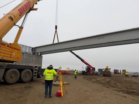Autostrada Bucureștiului A0: A început montarea grinzilor zincate, cu durată de viață de 100 de ani