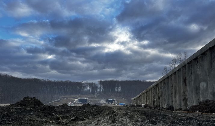 FOTO Autostrada A1 Lugoj – Deva: Lucrările la secțiunea tunelurilor „urșilor” se apropie de 50%. Muncitorii UMB vor lucra și pe 31 decembrie