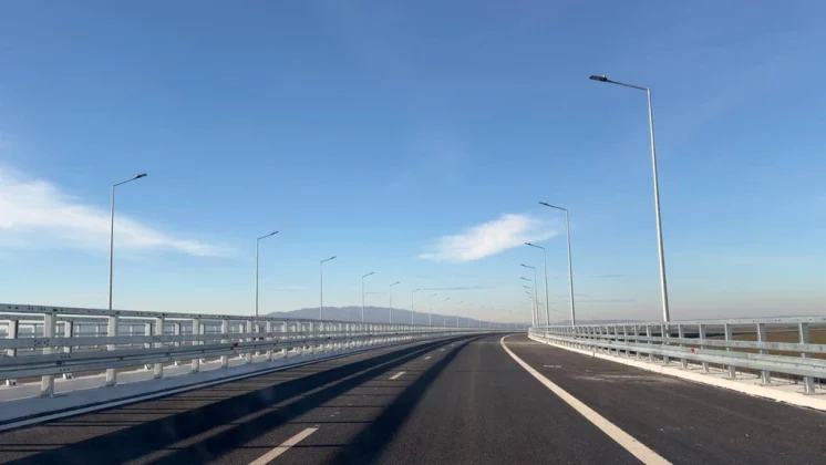 2025 la Transporturi: 146 km noi de autostradă și drum expres, 75 km de cale ferată recepționați, 13 trenuri noi și 20 de locomotive modernizate pentru CFR Călători