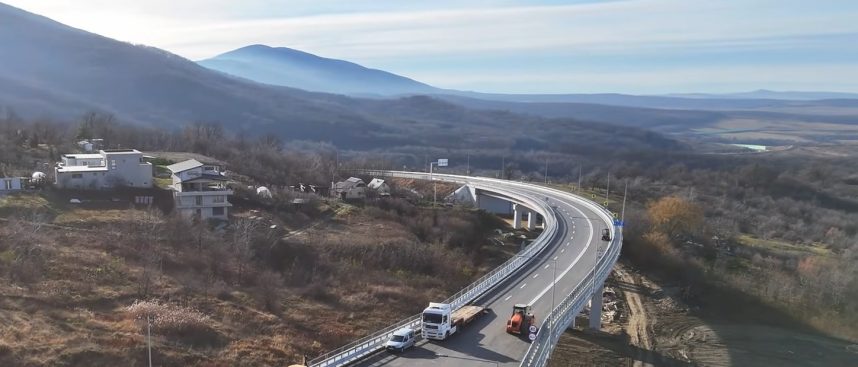 FOTO Primul drum făcut de chinezi în România se deschide miercuri