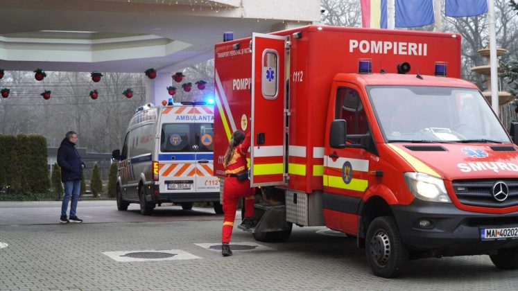 Tavanul piscinei unui hotel de 5 stele din Sibiu s-a prăbușit. Șase persoane, dintre care patru copii, au fost transportate la spital