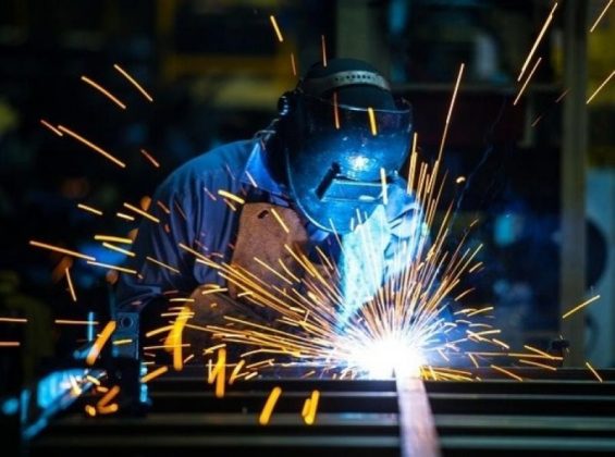 Producţia industrială a scăzut cu 2% în primul trimestru