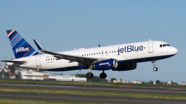 Un pilot al companiei JetBlue a evitat o coliziune în zbor cu un avion militar american în largul Venezuelei