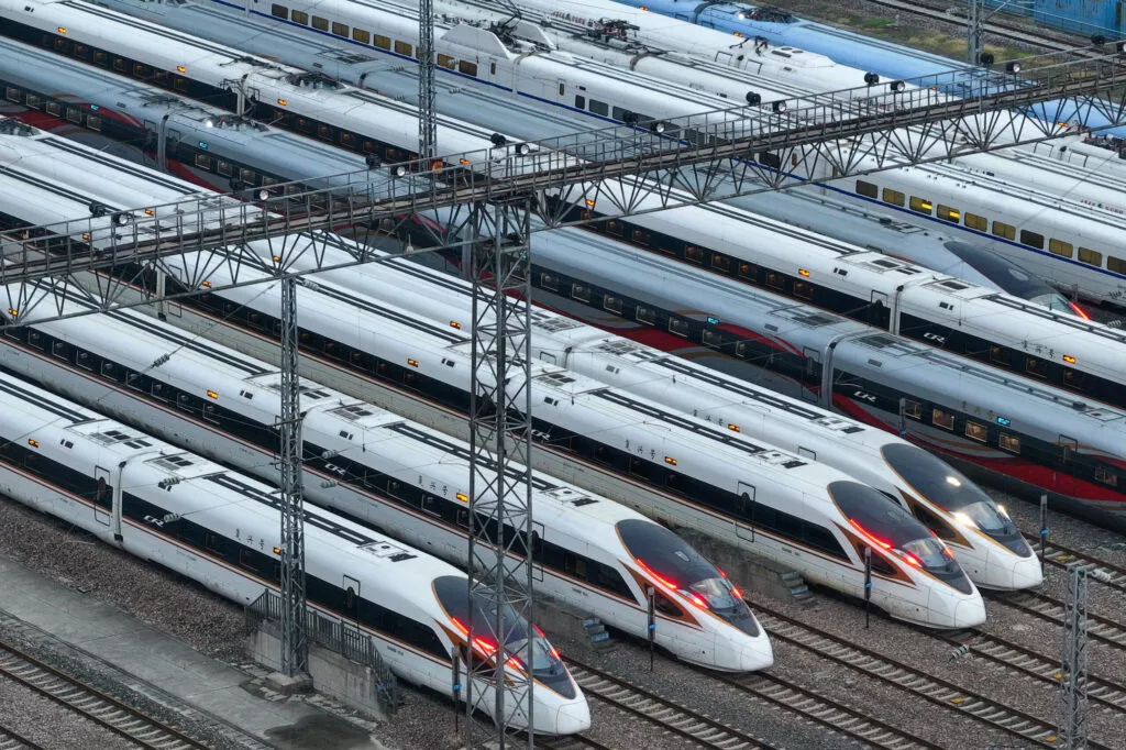 Rețeaua de căi ferate de mare viteză a Chinei a depășit 50.000 km - Economica.net