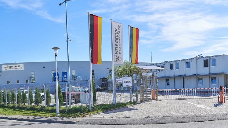 Clădire modernă în construcție a fabricii blindaje Mediaș, investiție 10 milioane euro, creând locuri de muncă Mediaș în producția de componente blindate. | sursa foto: Economica Clădire modernă în construcție a fabricii blindaje Mediaș, investiție 10 milioane euro, creând locuri de muncă Mediaș în producția de componente blindate. | sursa foto: Economica
