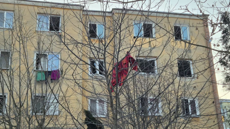 Update: O explozie s-a produs într-un bloc din Alba Iulia. Două persoane, un bărbat și o femeie, au fost rănite. 22 de locatari au fost evacuați (VIDEO)